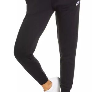 Nike Women’s S Black Sports Wear Essential Fleece Jogger Sweat Pant NWT